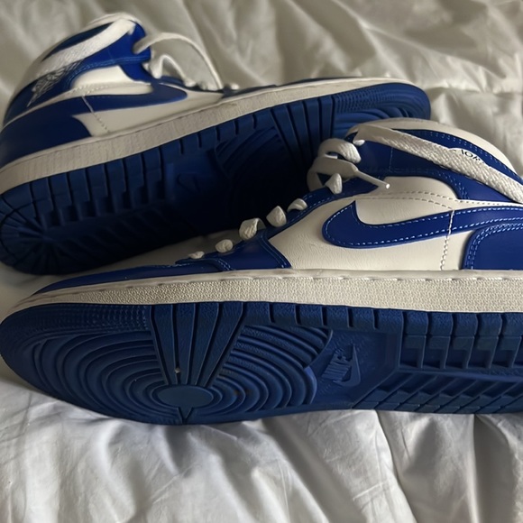 Mid Dunk - Picture 2 of 2